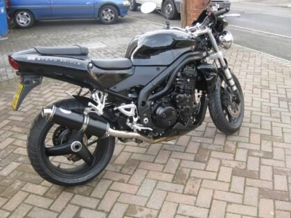 Triumph Speed Triple 955i Performance motorbike exhausts by Carbon Can Co uk 2